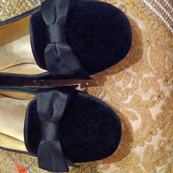 Shoes - Picture 3 of 9